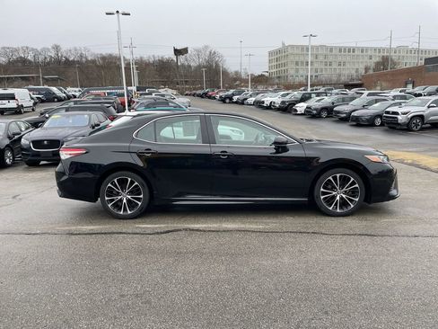 Used 2018 Toyota Camry SE w/ Moonroof Package image 7