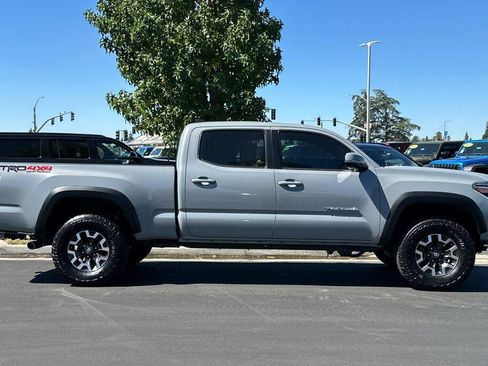 Used 2019 Toyota Tacoma TRD Off-Road w/ TRD Premium Off Road Package AWD/4WD image 3