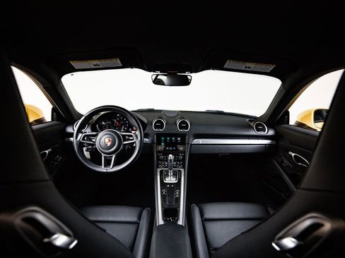Certified 2024 Porsche 718 Cayman RWD image 24
