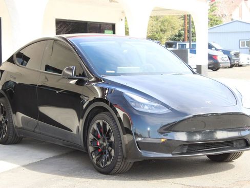 Used 2023 Tesla Model Y Long Range AWD/4WD image 3