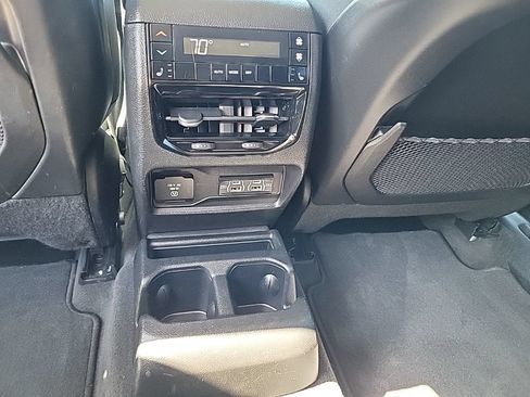 Used 2021 Jeep Grand Cherokee L Limited w/ Luxury Tech Group II AWD/4WD image 17