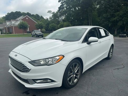 Used 2017 Ford Fusion SE w/ Equipment Group 201A image 1