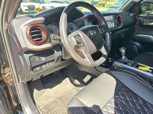 Used 2021 Toyota Tacoma TRD Off-Road w/ Technology Package AWD/4WD image 17