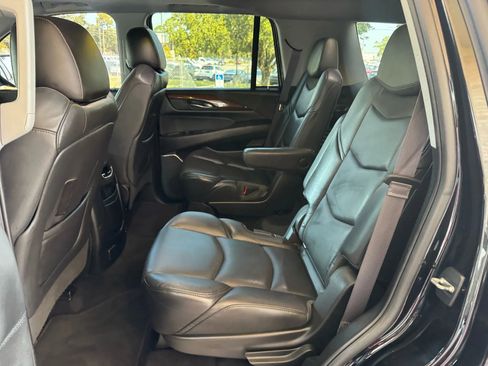 Used 2017 Cadillac Escalade Luxury image 15