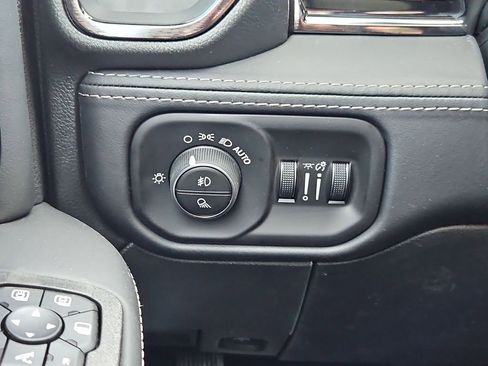 New 2026 RAM 2500 Limited AWD/4WD image 18