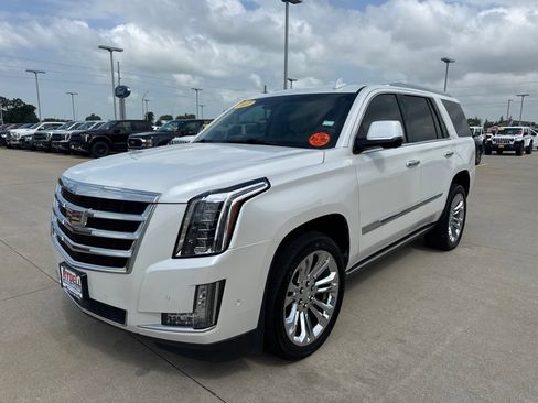 Used 2017 Cadillac Escalade Premium Luxury AWD/4WD image 28
