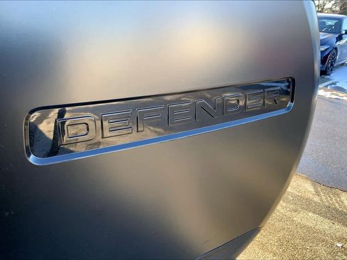 Used 2024 Land Rover Defender 90 X-Dynamic SE image 32