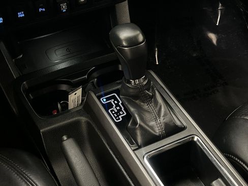 Used 2019 Toyota Tacoma TRD Sport w/ TRD Premium Sport Package AWD/4WD image 21