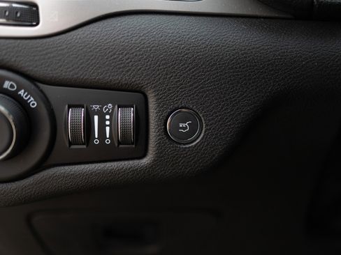 Used 2021 Jeep Cherokee Latitude Lux 80th Anniv w/ Quick Order Package 26U 80TH image 17