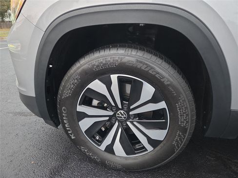 Certified 2025 Volkswagen Atlas SE image 28