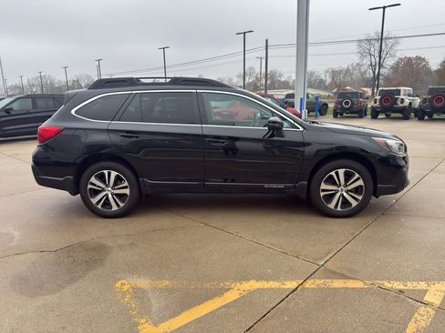 Used 2018 Subaru Outback 2.5i Limited image 6