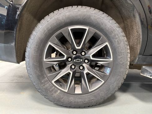 Used 2021 Chevrolet Tahoe Z71 w/ Z71 Off-Road Package AWD/4WD image 9