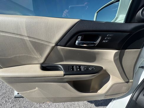 Used 2015 Honda Accord EX-L image 19
