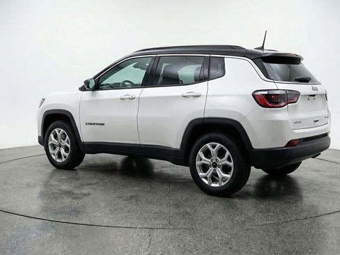 Used 2025 Jeep Compass Latitude image 6