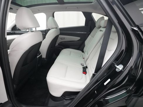 Used 2022 Hyundai Tucson Limited AWD/4WD image 16