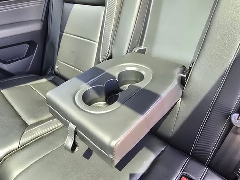 Used 2021 Volkswagen Atlas Cross Sport SE w/ Panoramic Sunroof Package FWD image 30