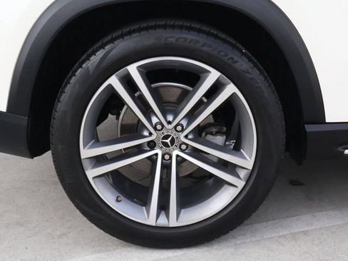 Used 2022 Mercedes-Benz GLE 350 w/ Premium Package image 9
