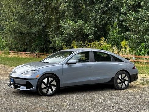 Certified 2025 Hyundai Ioniq 6 SE RWD image 4