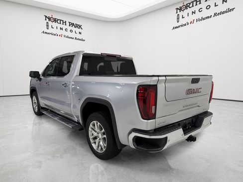 Used 2021 GMC Sierra 1500 SLT RWD image 3