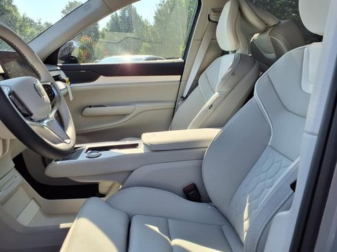 New 2025 Volvo EX90 Ultra image 16