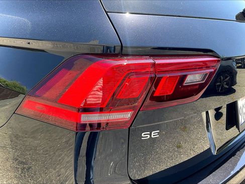 Certified 2023 Volkswagen Tiguan SE FWD image 28
