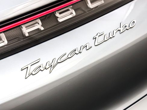 Used 2022 Porsche Taycan image 10