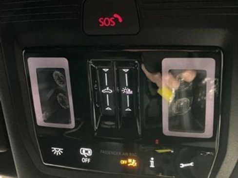 New 2026 Volkswagen Tiguan SE R-Line image 23