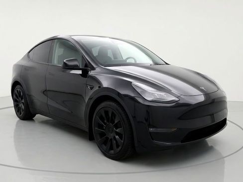 Used 2024 Tesla Model Y Long Range AWD/4WD image 1