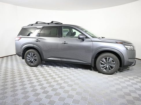 Used 2024 Nissan Pathfinder SV w/ SV Premium Package AWD/4WD image 8