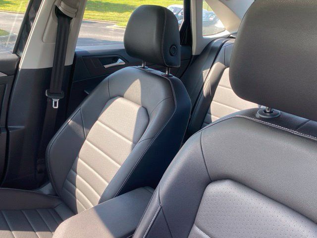 Used 2023 Volkswagen Jetta SE w/ Panoramic Sunroof Package FWD image 12
