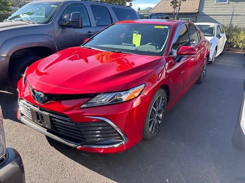 Used 2023 Toyota Camry XLE w/ Navigation Package FWD image 4
