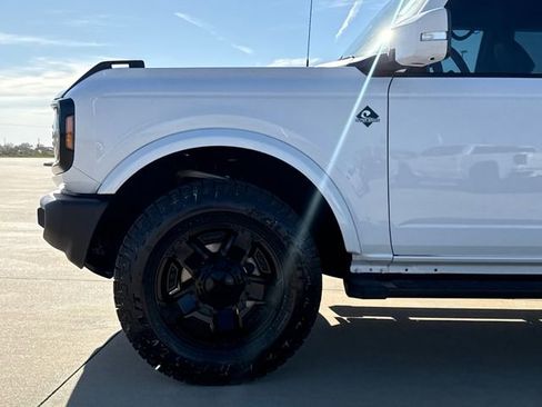 Used 2023 Ford Bronco Outer Banks image 5