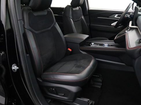 Used 2025 Ford Explorer ST AWD/4WD image 18