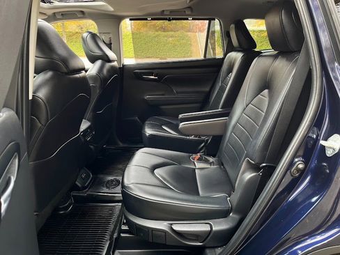 Used 2023 Toyota Highlander XLE image 42