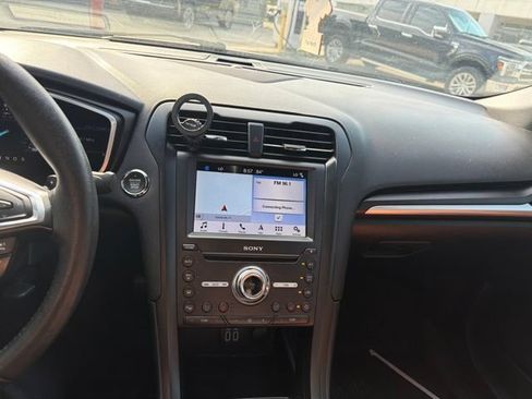 Used 2019 Ford Fusion Titanium FWD image 18