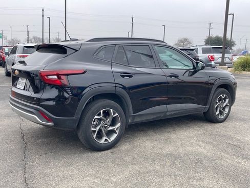 Used 2025 Chevrolet Trax LT image 4