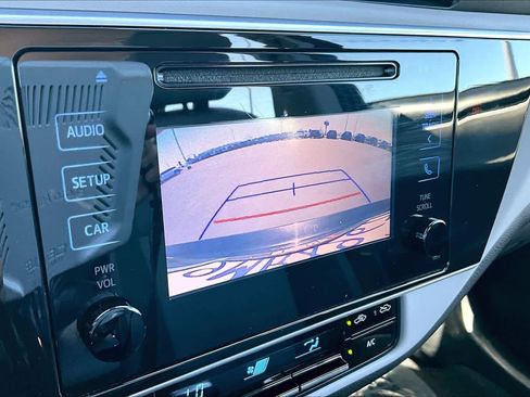 Used 2018 Toyota Corolla LE image 24