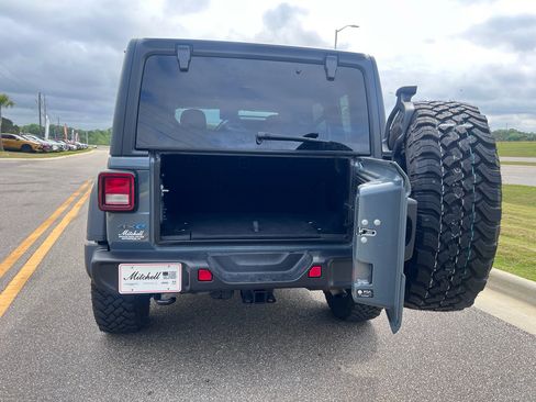 Used 2025 Jeep Wrangler Willys image 10