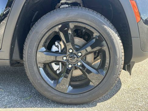 New 2026 Jeep Grand Cherokee Limited w/ Limited Altitude Package AWD/4WD image 12