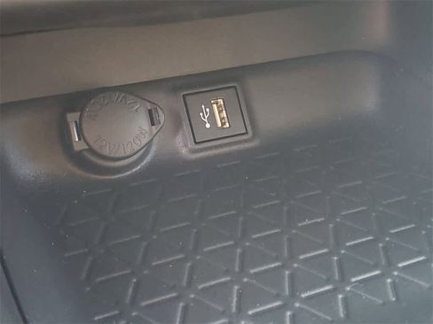 Used 2025 Toyota RAV4 XLE w/ Convenience Package image 30