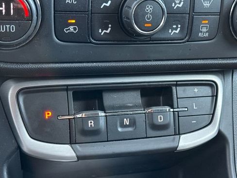 Used 2023 GMC Terrain SLE w/ Driver Convenience Package image 22