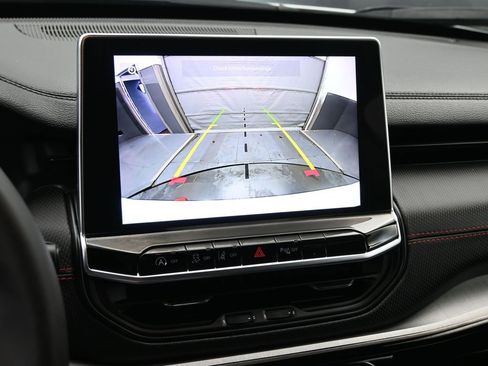 Used 2025 Jeep Compass Trailhawk image 18