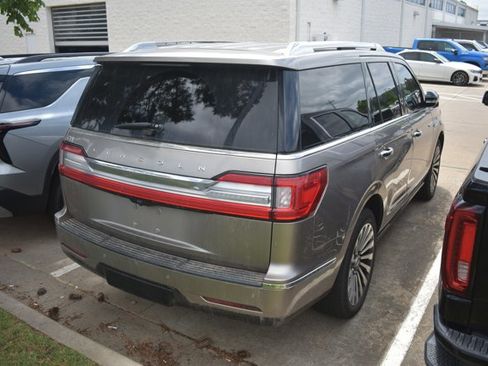 Used 2019 Lincoln Navigator Reserve AWD/4WD image 4