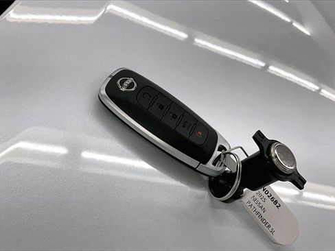 New 2025 Nissan Pathfinder SL image 12