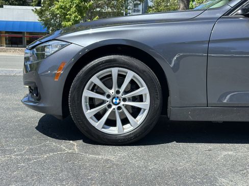 Used 2017 BMW 320i Sedan RWD image 13