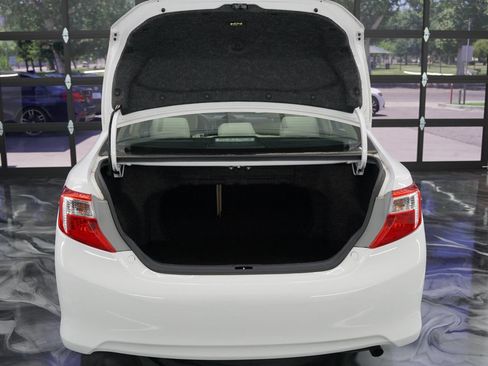 Used 2013 Toyota Camry LE FWD image 12