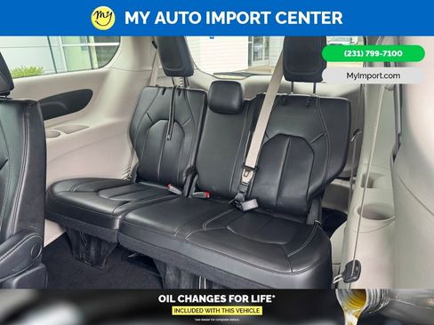 Used 2023 Chrysler Pacifica Touring-L FWD image 20