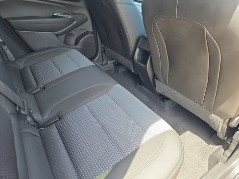 Used 2025 Chevrolet Trax LT w/ LT Convenience Package FWD image 11