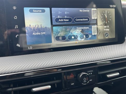 New 2025 Nissan Kicks SR image 4