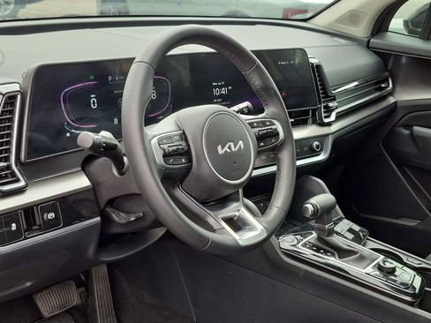 Used 2025 Kia Sportage EX FWD image 2